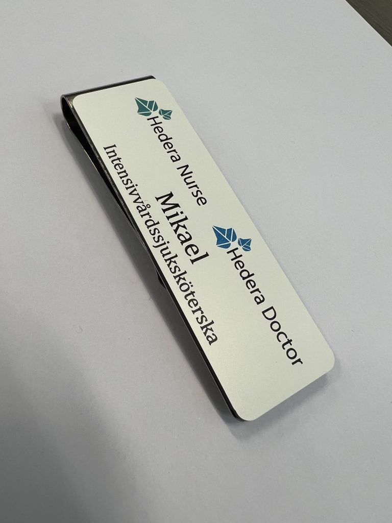 Namnbricka med militärklemma, graverat namnskylt