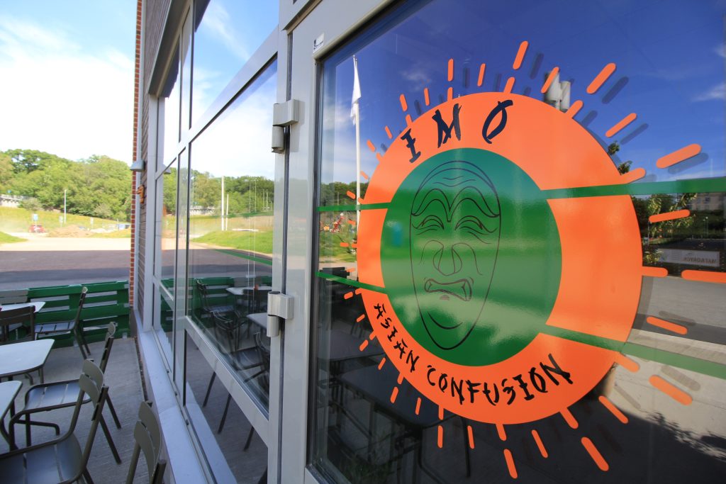 Foliedekor monterat på glas